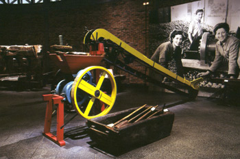 Molino manual para el triturado de la manzana, Museo de la Sidra