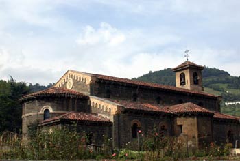 Cabecera y lateral de la Iglesia de Santa Eulalia de Ujo, Mieres