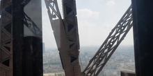 SUBIENDO A LA TORRE EIFFEL
