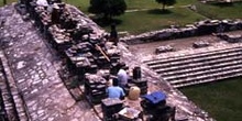Trabajos de restauración en el Gran Palacio, Palenque, México