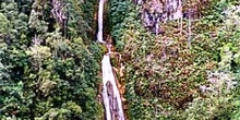 Cascada natural, Irian Jaya, Indonesia