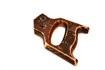 Mango cerrado de madera de una sierra