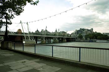 Támesis y Charing Cross Station, Londres