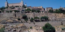 Alcázar de Toledo desde el Tajo