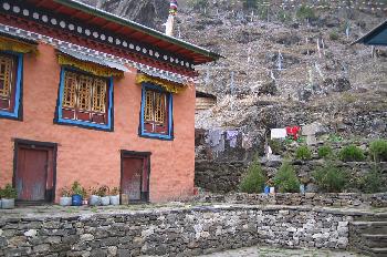 Monasterio en camino de Lukla a Phakding