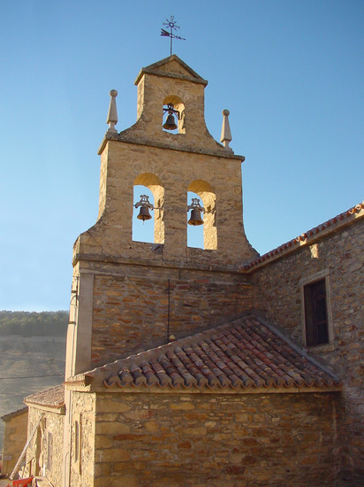 Vista de iglesia en Puentes Viejas