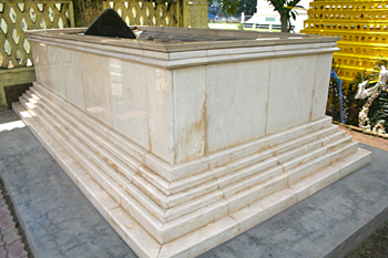 Tumba del Sultán, cementerio de mezquita Al Mashun, Medan, Sumat