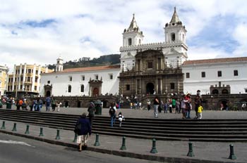 Plaza y Monasterio de San Francisco en Quito, Ecuador