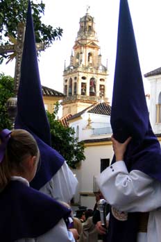 Penitentes de la Sta Faz y torre de la catedral, Córdoba, Andalu