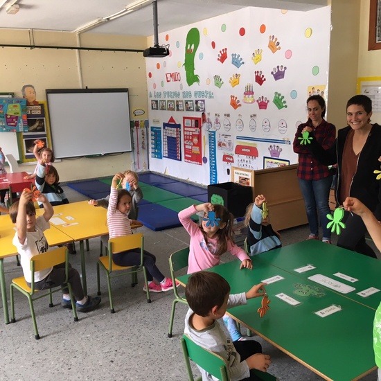 2018_06_25_Los pulpos despiden el curso con llaveros para el verano... 1