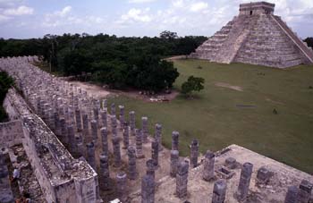 Grupo de las Mil Columnas y El Castillo, Chichén Itzá, México