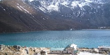 Lagos de Gokyo con casas