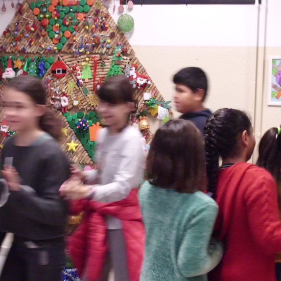 NOS FELICITAMOS NAVIDAD EN EL HOSTOS 6