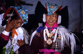 Representación de la ceremonia tradicional del matrimonio (5), L