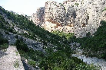 Montañas alrededor del río Els Estrets, cerca de Arnes, Tarragon