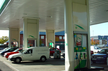 Vista parcial de gasolinera