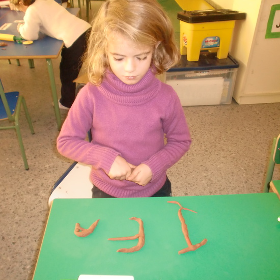 Noviembre 2016_Escribiendo letras y números con plasti_INF 4C 9
