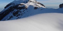 Cima del volcán Iztaccihuatl vista desde las rodillas