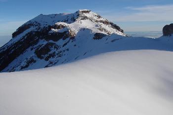 Cima del volcán Iztaccihuatl vista desde las rodillas