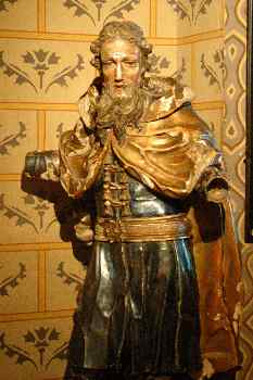 Imágen deteriorada en la Catedral de San Matías, Budapest, Hungr