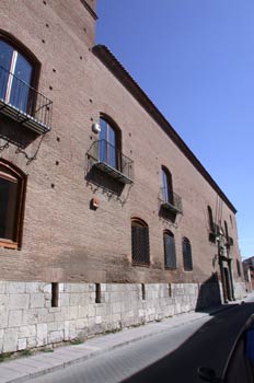 Edificio con balcones