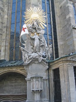 Estatua religiosa en la Catedral de San Esteban
