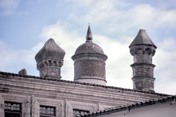 Chimeneas del Palacio de los Duques de San Carlos - Trujillo, Cá