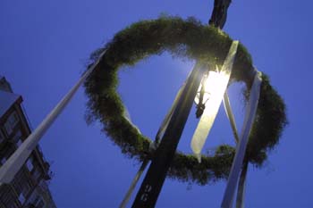 Corona vegetal con motivo de la Boda Real