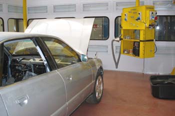 Puesto de reparación  de carrocerías de aluminio