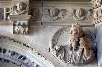 Detalle del Claustro Antiguo del Monasterio de Irache, Ayegui, C