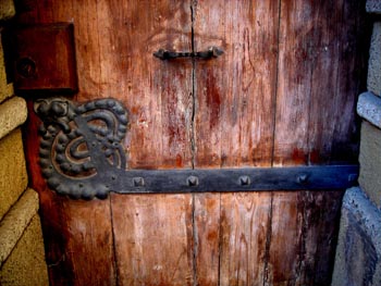 Bisagra-contrafuerte