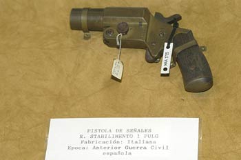 Pistola de señales R. Stabilimento 1 Pulg., Museo del Aire de Ma