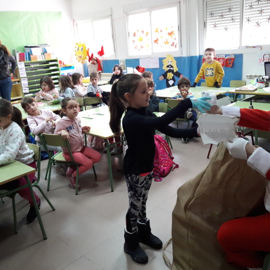 Santa Claus comes to School 8