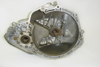 Caja de cambios transversal. Detalle de carcasa de embrague