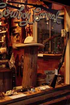 Escaparate de una armeria en Sedona, Arizona, Estados Unidos