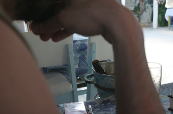 Persona en una bar de Maracaípe, Pernambuco, Brasil