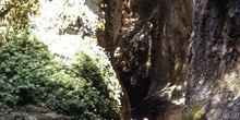Caverna en un barranco