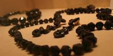 Collar y pendientes de azabache, Santiago de Compostela, La Coru