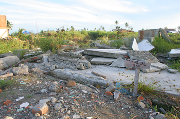 Cartel reivindicando propiedad, Melaboh, Sumatra, Indonesia