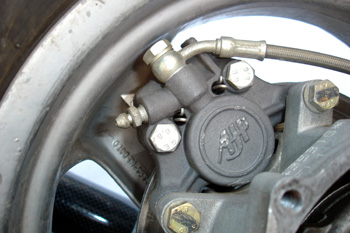 Ciclomotor. Pinza de freno posterior