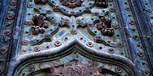 Detalle de herraje de puerta de la catedral de Vic, Barcelona, C