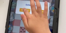 Utiliza la app Beebot para empezar a programar el movimiento de tu Beebot superando retos