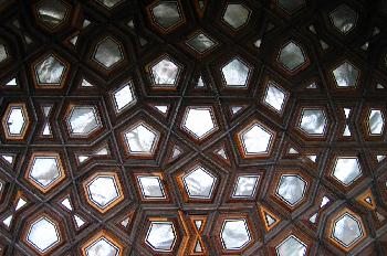 Interior del Mihrimah Camii en Uskudar, Estambul, Turquía