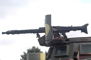 Ametralladora instalada en un vehículo militar