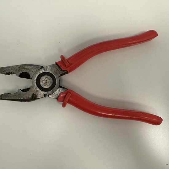 Alicates abiertos