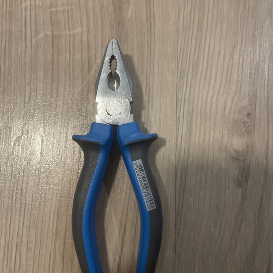 Alicate universal cerrado