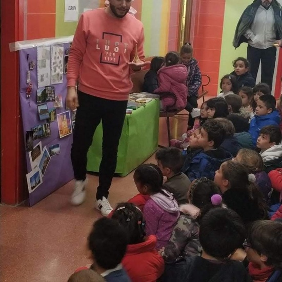Infantil 3 años y 1º de Primaria visitan los expositores del la 