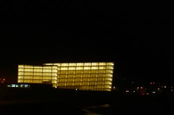 Vista nocturna del Auditorio-Palacio de Congresos Kursaal, San S