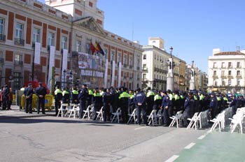 Homenaje a las fuerzas de seguridad en la Puerta del Sol, Madrid