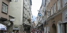 Getreidegasse o Calle de las Enseñas